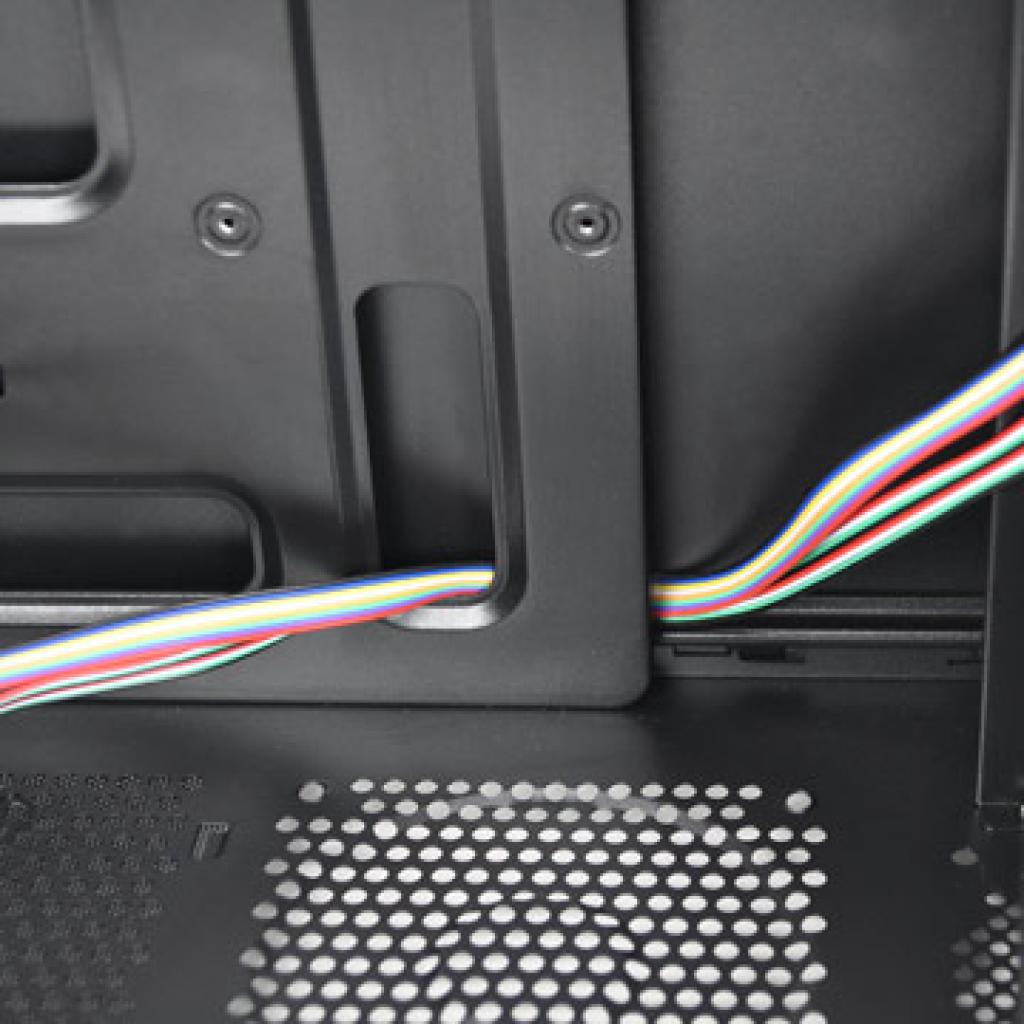[22/11/2010] Thermaltake Dokker (10)
