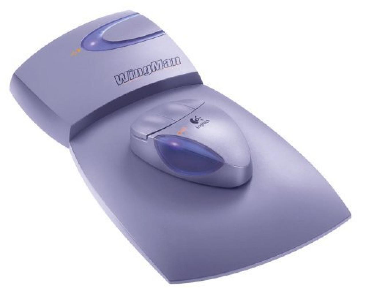 [15/11/2010] ... es gibt noch eine Steigerung: Der Vorgänger der iFeel-Maus. Der war ein Wingman fest an eine Platte gebunden. Der Versuch in Ehren, aber des war irgendwie nix. Dürften auch die wenigsten gekauft haben, angesichts astronomischer Preise. 