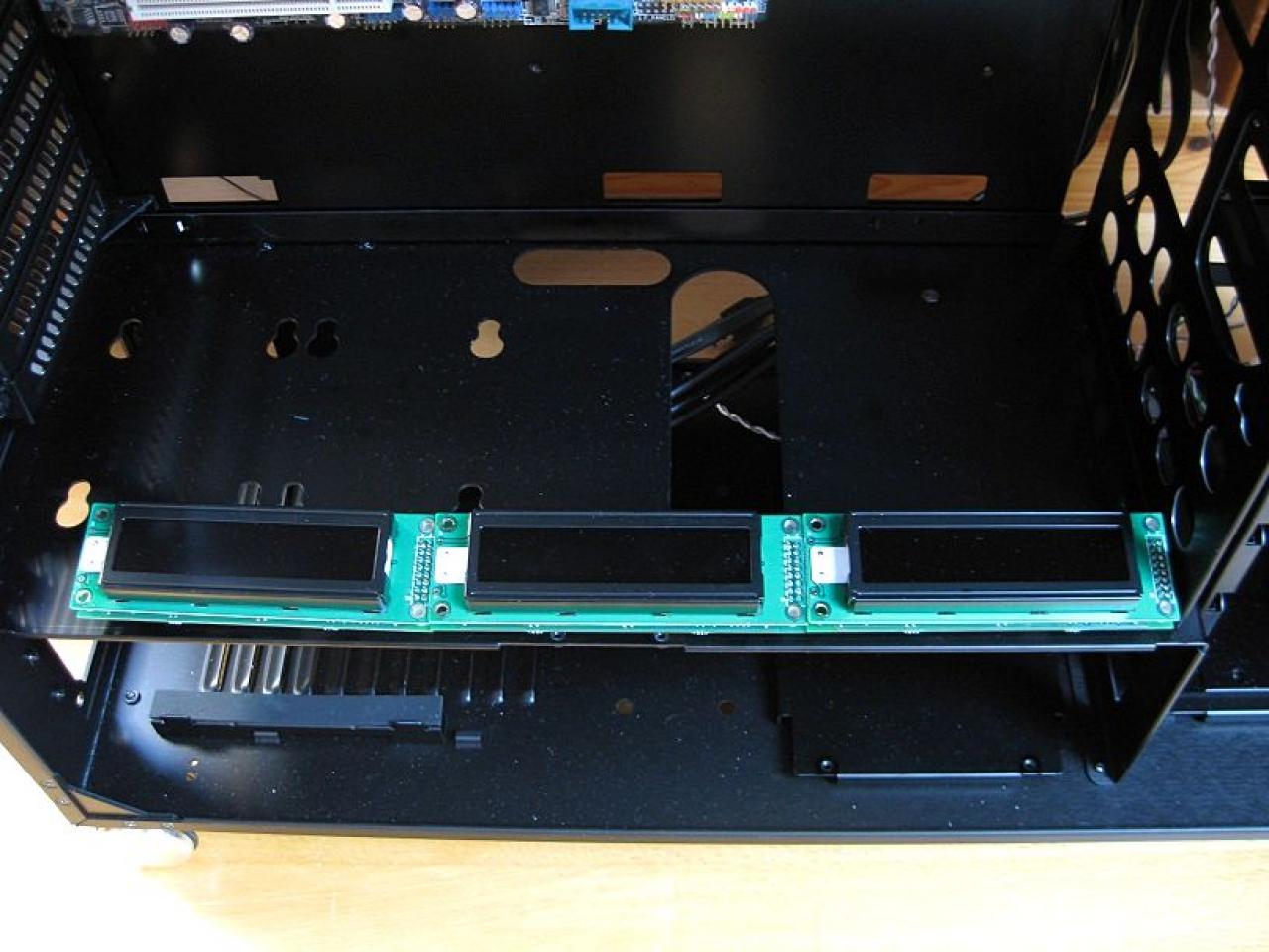 [26/11/2010] Luxuriöse Casemod eines Lian Li V2120X im Lochgitter-Design (6)