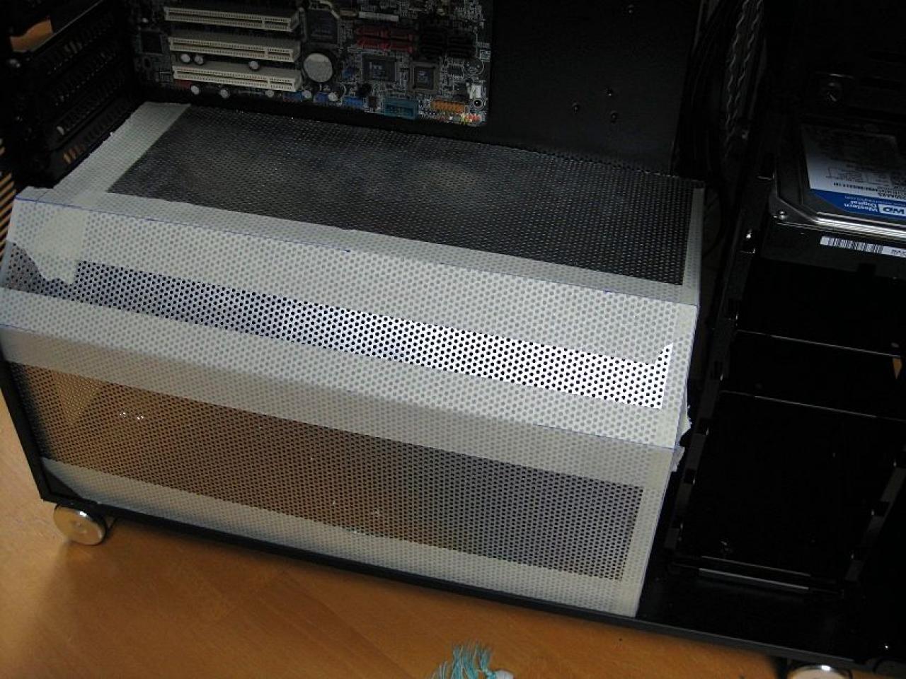 [26/11/2010] Luxuriöse Casemod eines Lian Li V2120X im Lochgitter-Design (8)