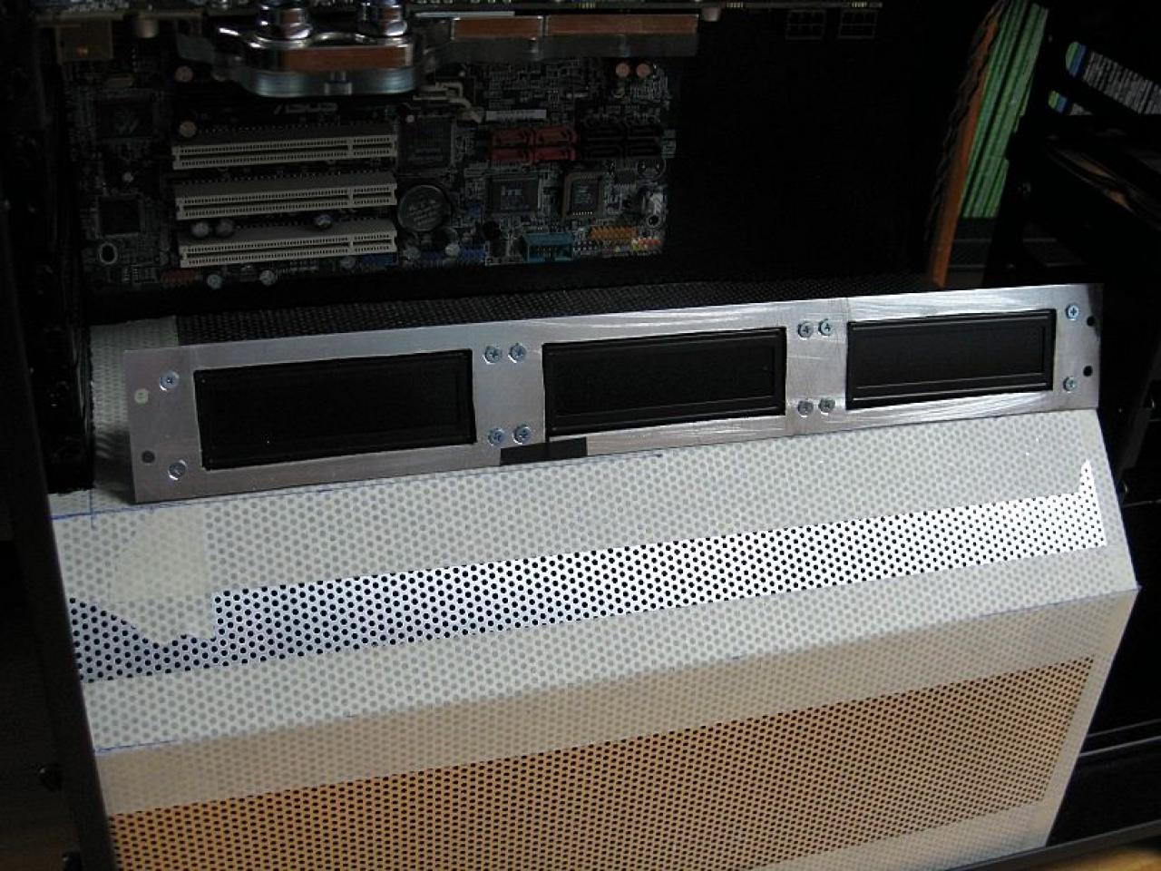 [26/11/2010] Luxuriöse Casemod eines Lian Li V2120X im Lochgitter-Design (14)