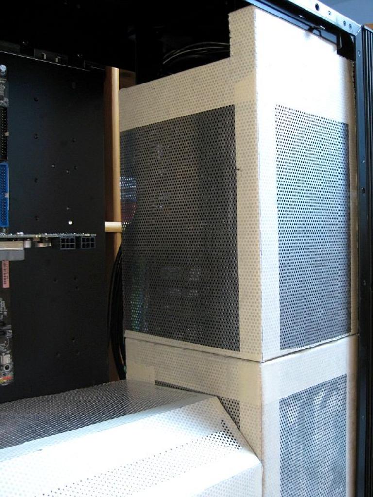 [26/11/2010] Luxuriöse Casemod eines Lian Li V2120X im Lochgitter-Design (18)