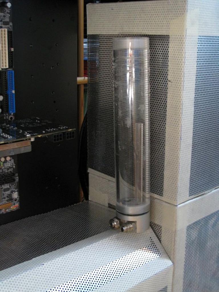 [26/11/2010] Luxuriöse Casemod eines Lian Li V2120X im Lochgitter-Design (19)