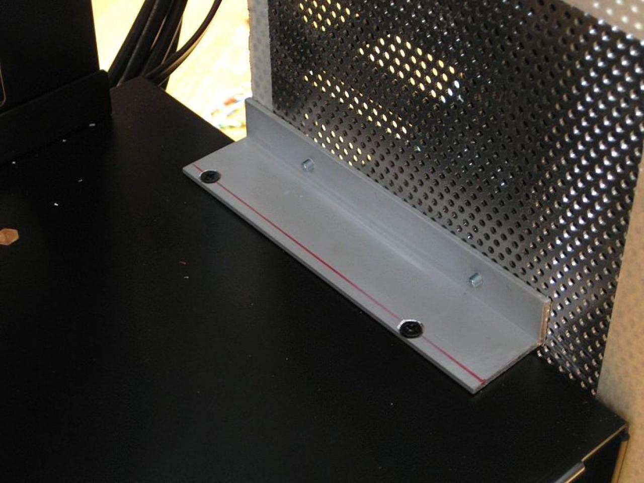 [26/11/2010] Luxuriöse Casemod eines Lian Li V2120X im Lochgitter-Design (21)