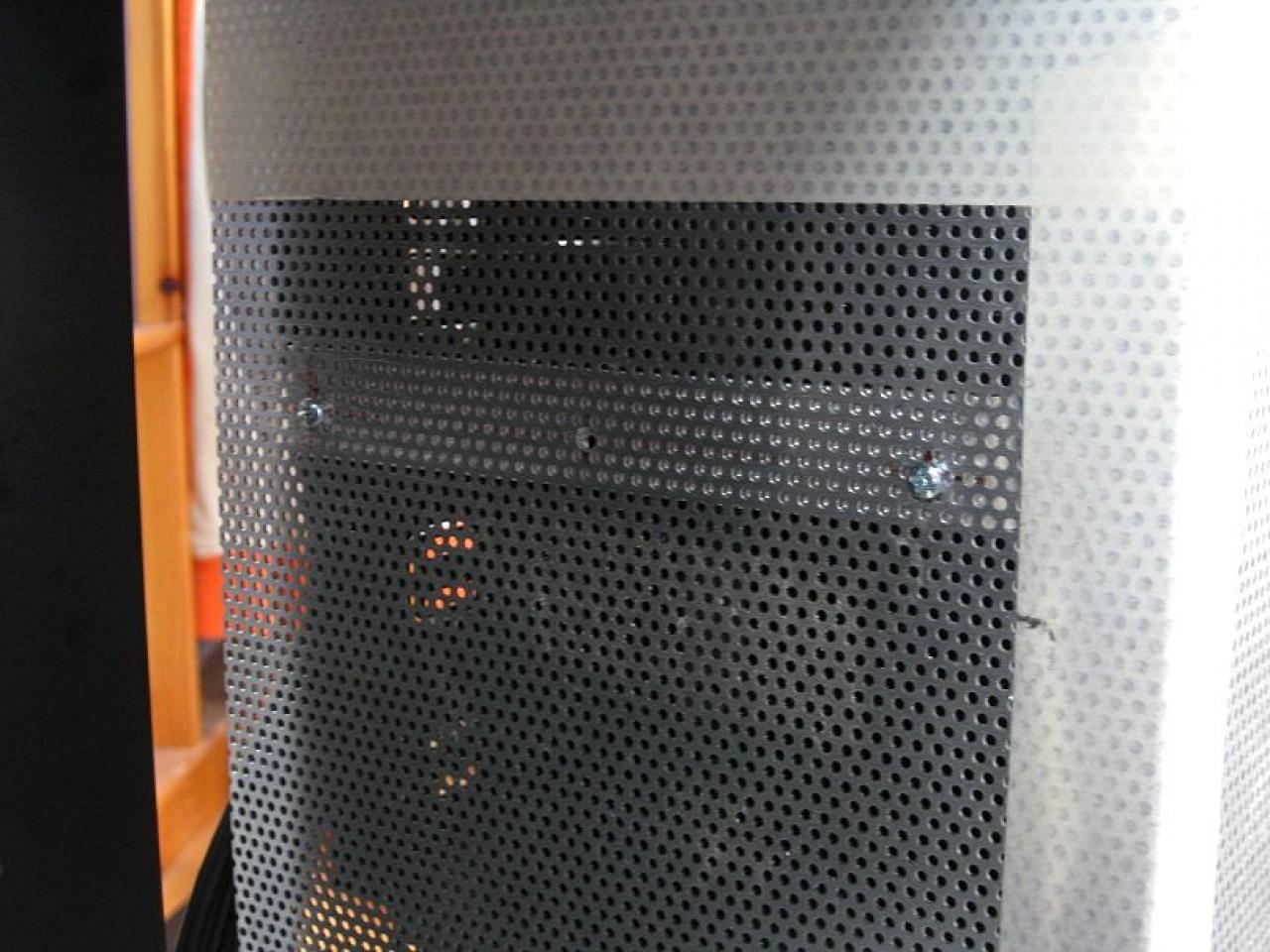 [26/11/2010] Luxuriöse Casemod eines Lian Li V2120X im Lochgitter-Design (23)