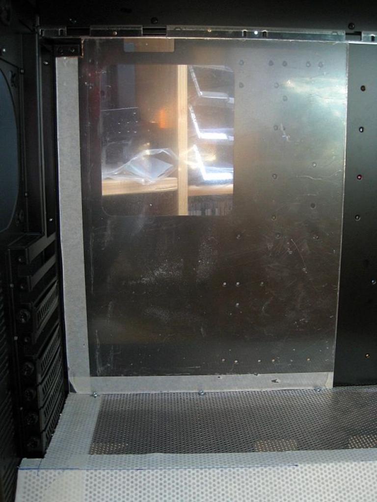 [26/11/2010] Luxuriöse Casemod eines Lian Li V2120X im Lochgitter-Design (24)