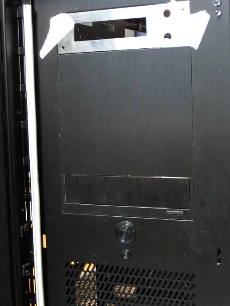 [26/11/2010] Luxuriöse Casemod eines Lian Li V2120X im Lochgitter-Design (40)