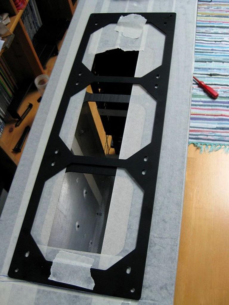 [26/11/2010] Luxuriöse Casemod eines Lian Li V2120X im Lochgitter-Design (41)