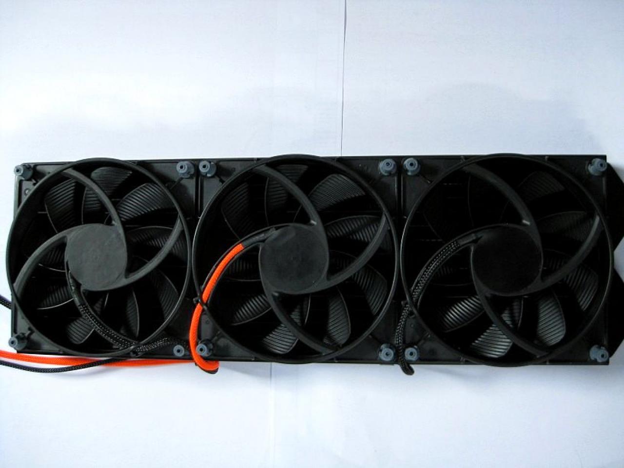 [26/11/2010] Luxuriöse Casemod eines Lian Li V2120X im Lochgitter-Design (44)