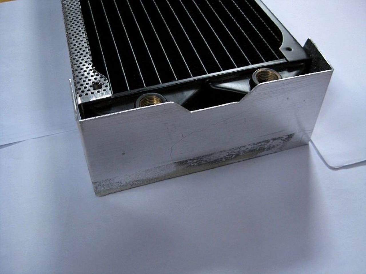 [26/11/2010] Luxuriöse Casemod eines Lian Li V2120X im Lochgitter-Design (46)