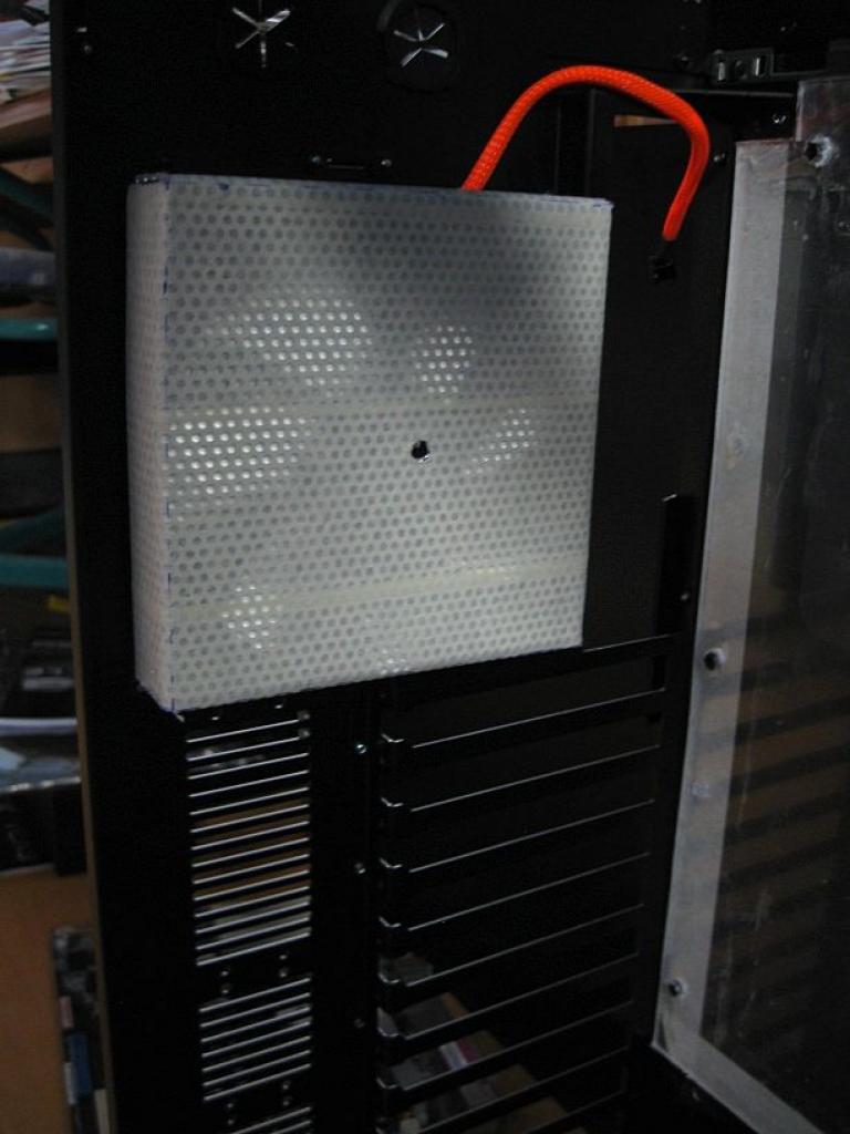 [26/11/2010] Luxuriöse Casemod eines Lian Li V2120X im Lochgitter-Design (48)