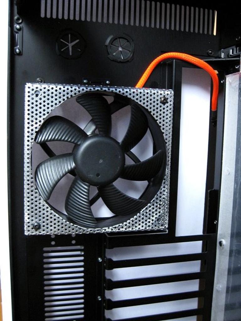[26/11/2010] Luxuriöse Casemod eines Lian Li V2120X im Lochgitter-Design (49)
