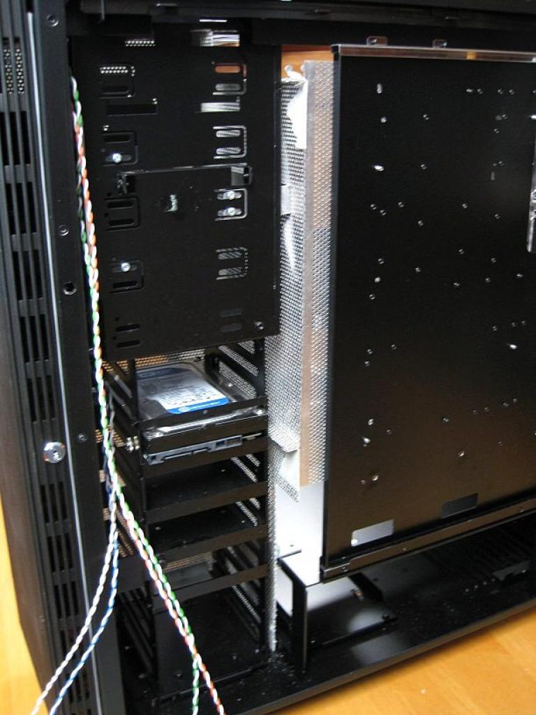 [26/11/2010] Luxuriöse Casemod eines Lian Li V2120X im Lochgitter-Design (52)