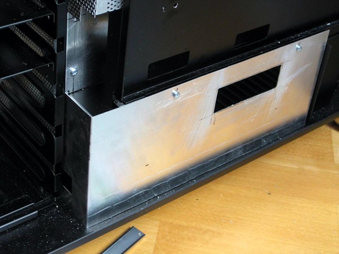 [26/11/2010] Luxuriöse Casemod eines Lian Li V2120X im Lochgitter-Design (63)
