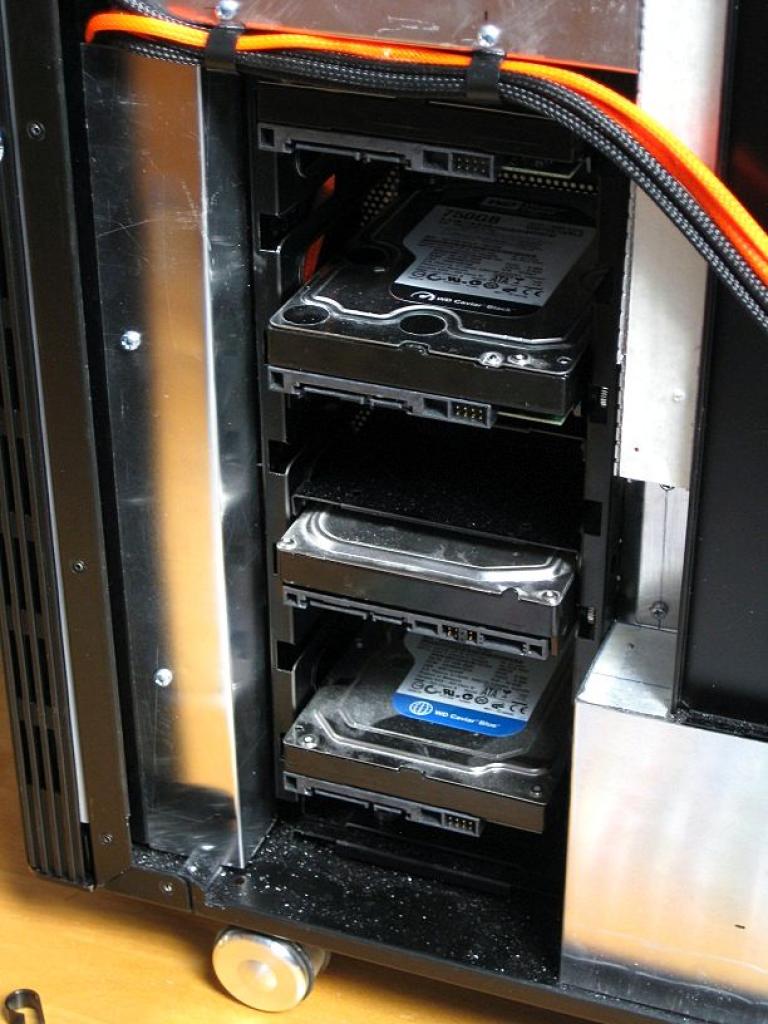 [26/11/2010] Luxuriöse Casemod eines Lian Li V2120X im Lochgitter-Design (71)
