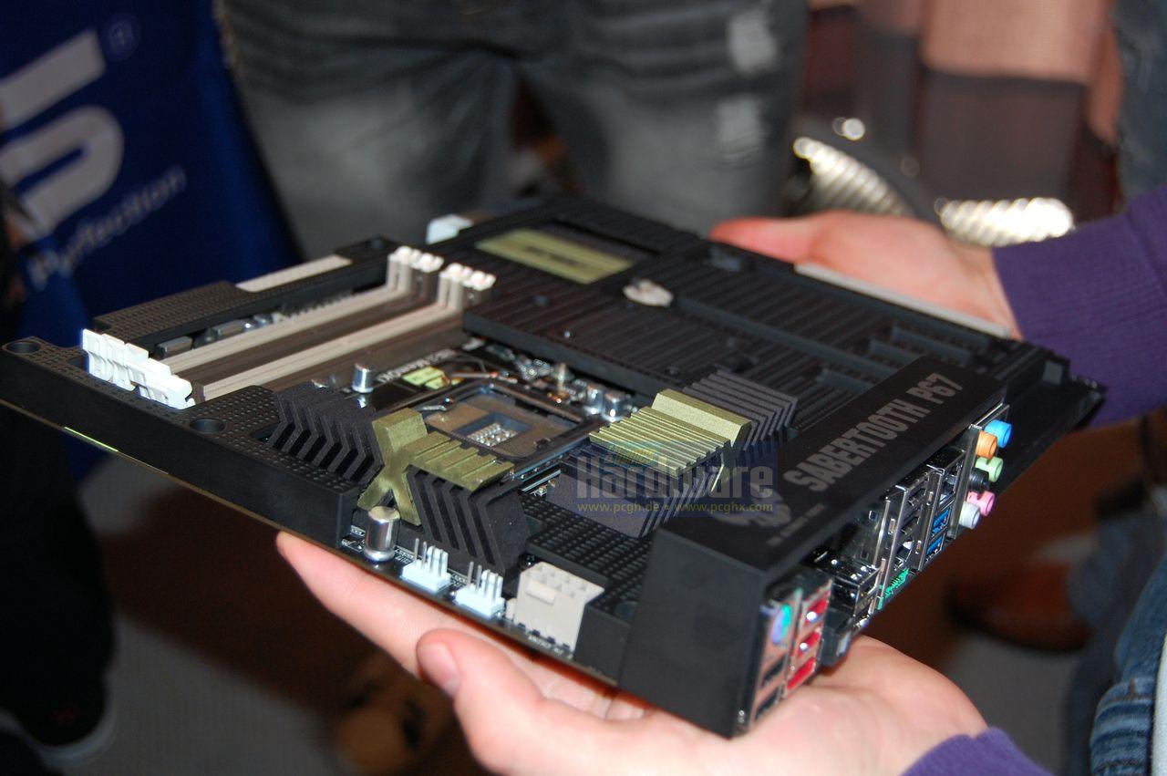 [15/11/2010] Asus Sabertooth P67 (1)