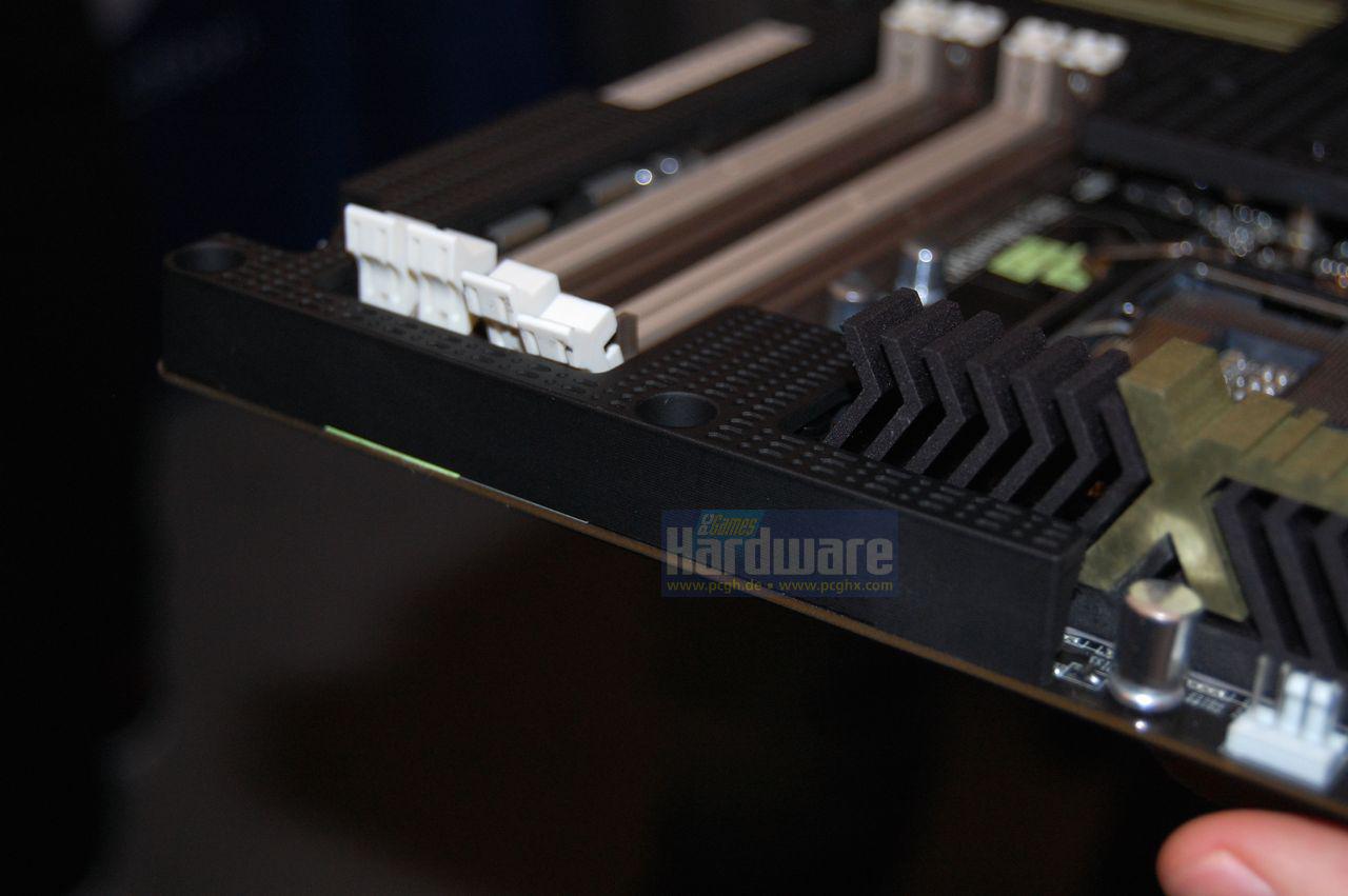 [15/11/2010] Asus Sabertooth P67 (4)