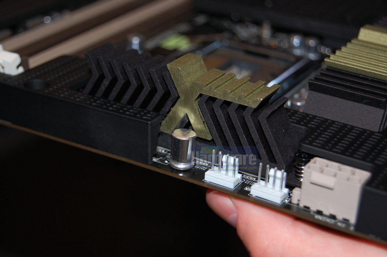 [15/11/2010] Asus Sabertooth P67 (5)