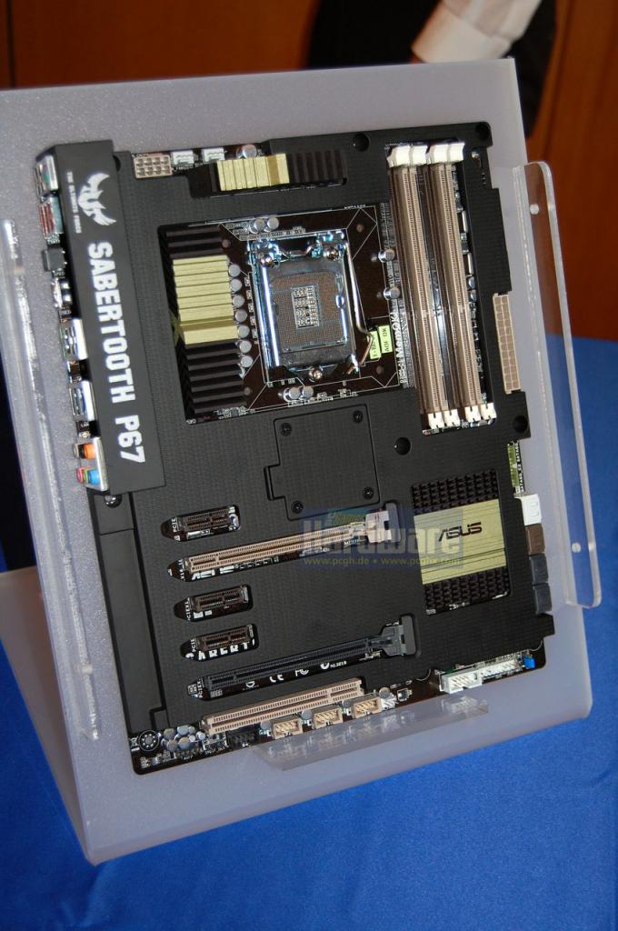 [15/11/2010] Asus Sabertooth P67 (8)