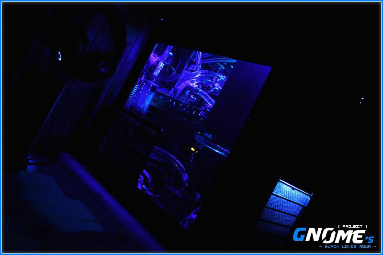 [19/11/2010] Black loves Aqua: Erstklassige Bilder der edlen Wakü-Casemod (1)