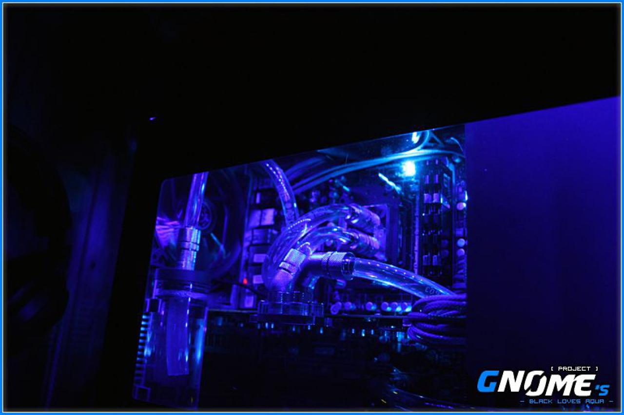 [19/11/2010] Black loves Aqua: Erstklassige Bilder der edlen Wakü-Casemod (2)