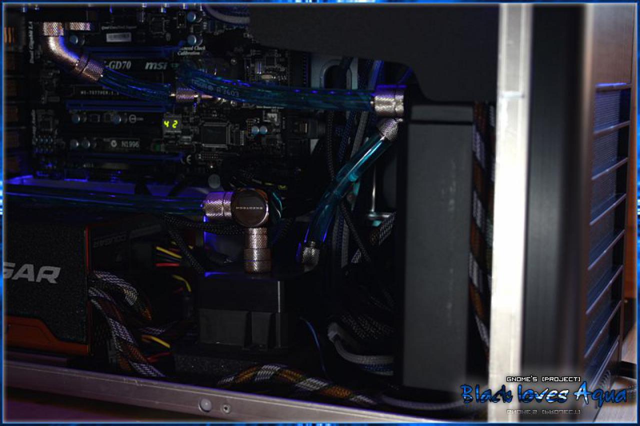 [19/11/2010] Black loves Aqua: Erstklassige Bilder der edlen Wakü-Casemod (12)