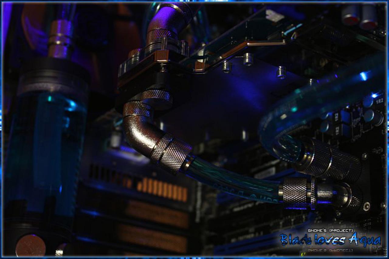 [19/11/2010] Black loves Aqua: Erstklassige Bilder der edlen Wakü-Casemod (14)