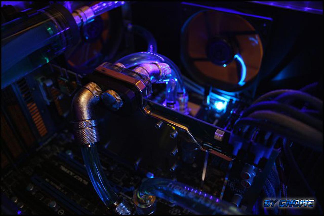 [19/11/2010] Black loves Aqua: Erstklassige Bilder der edlen Wakü-Casemod (20)