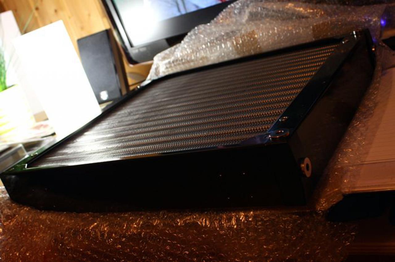 [19/11/2010] Black loves Aqua: Erstklassige Bilder der edlen Wakü-Casemod (25)