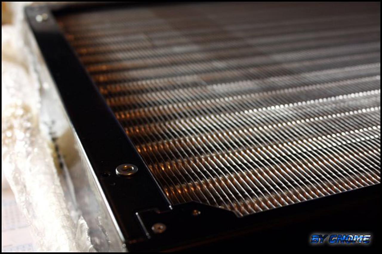[19/11/2010] Black loves Aqua: Erstklassige Bilder der edlen Wakü-Casemod (26)