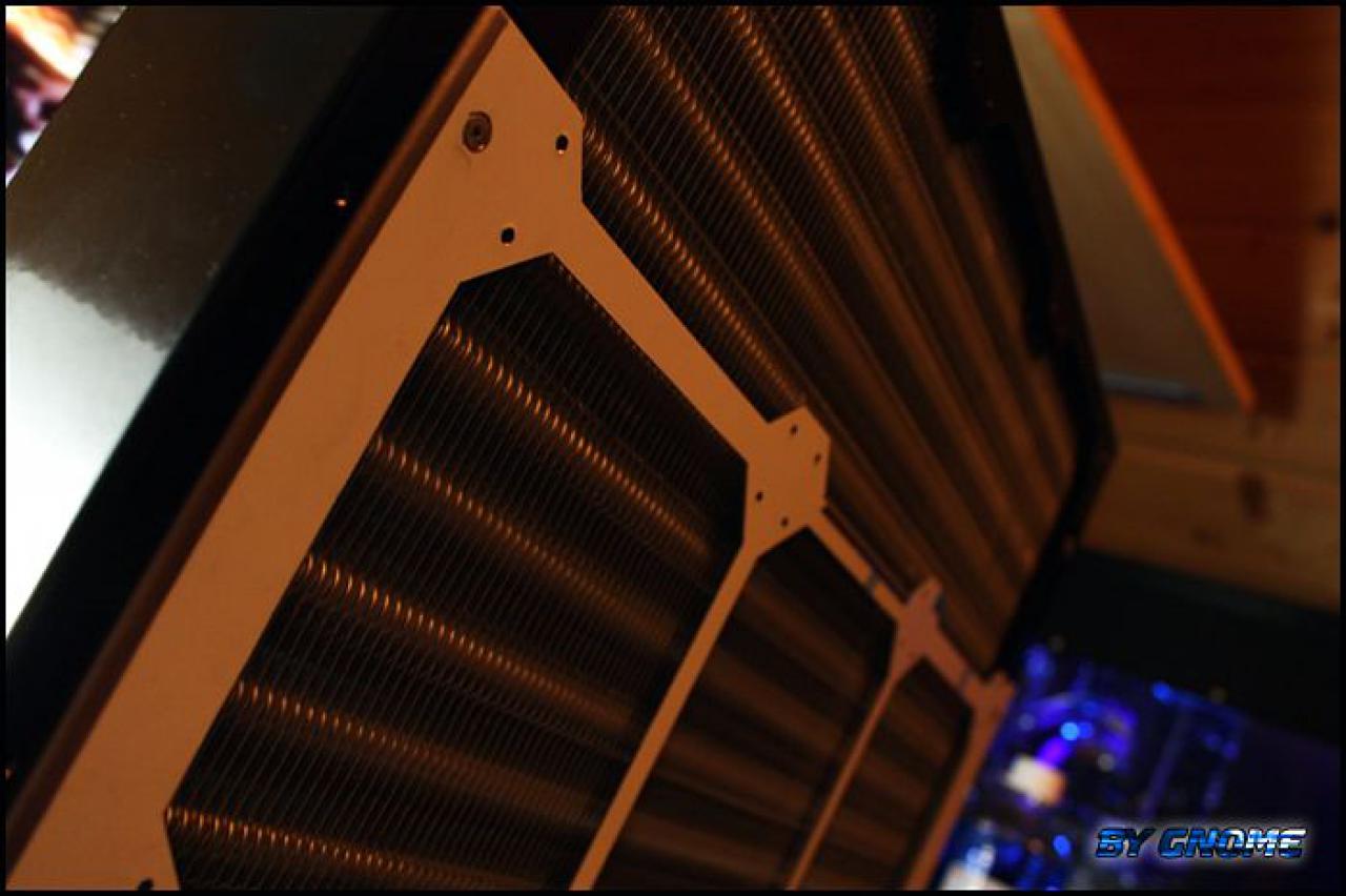 [19/11/2010] Black loves Aqua: Erstklassige Bilder der edlen Wakü-Casemod (27)