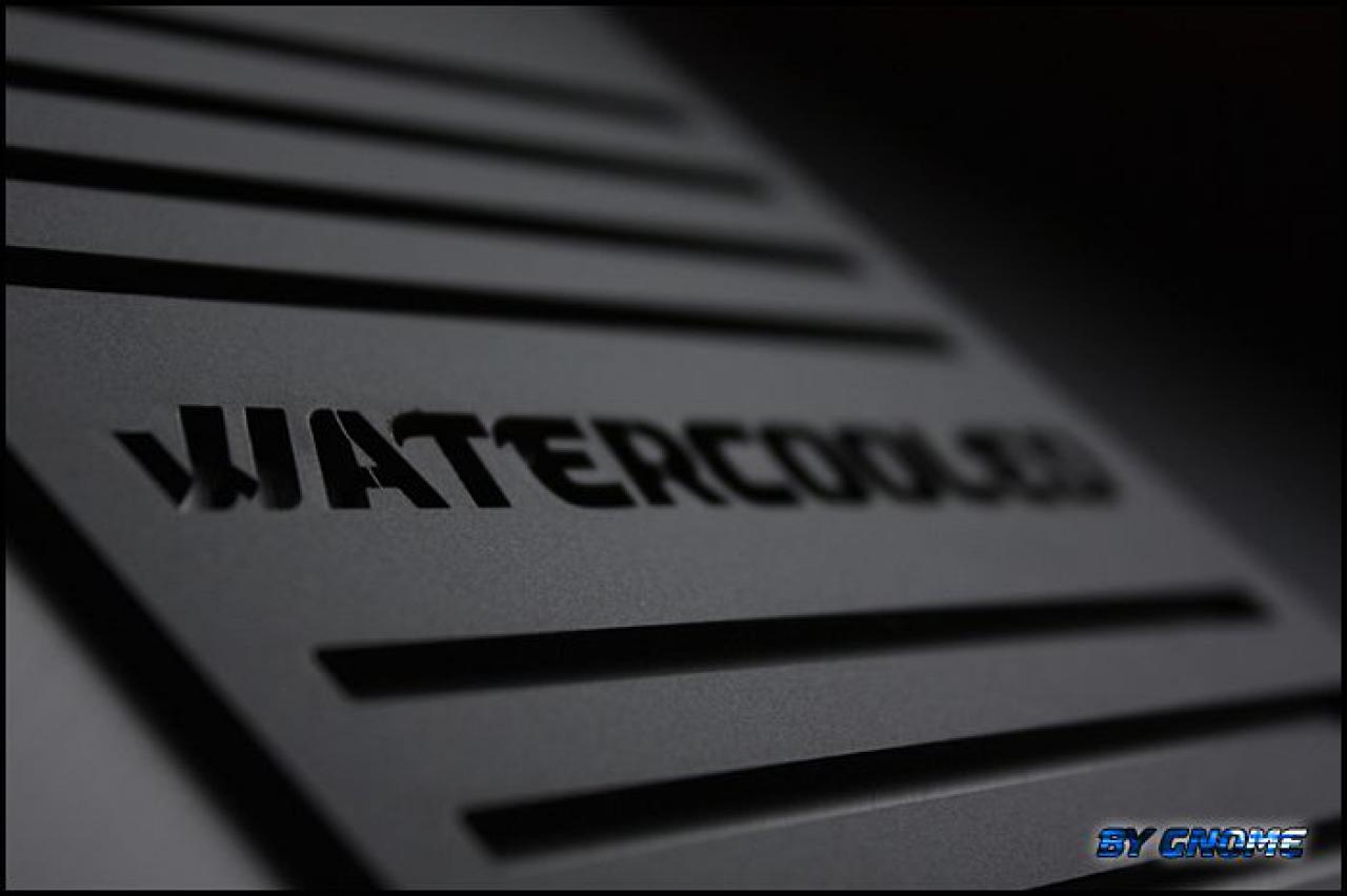 [19/11/2010] Black loves Aqua: Erstklassige Bilder der edlen Wakü-Casemod (32)