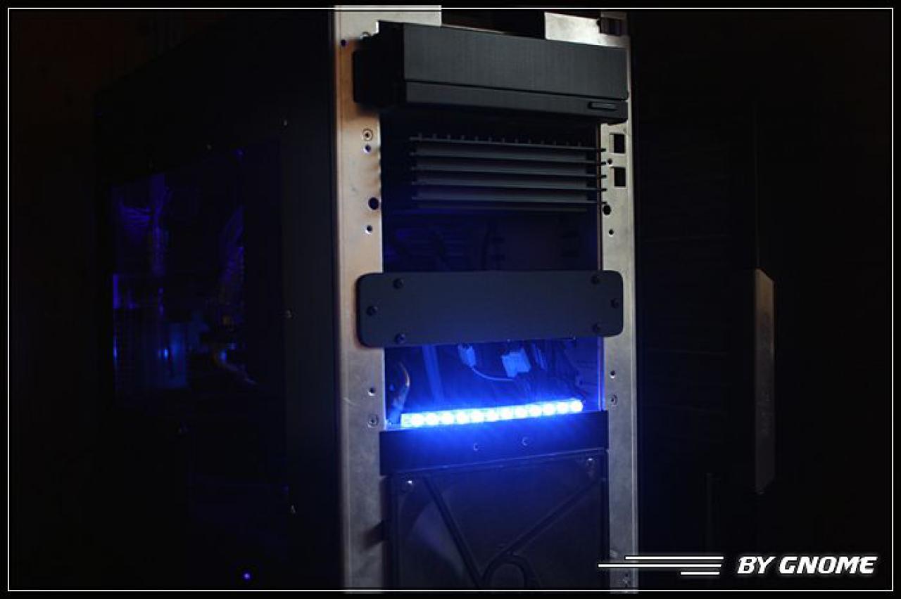 [19/11/2010] Black loves Aqua: Erstklassige Bilder der edlen Wakü-Casemod (43)