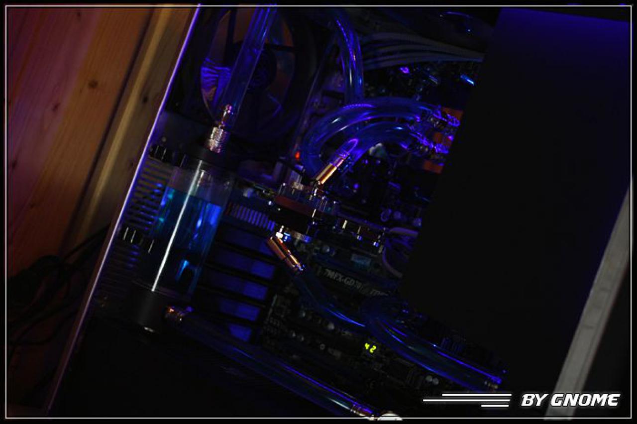 [19/11/2010] Black loves Aqua: Erstklassige Bilder der edlen Wakü-Casemod (54)