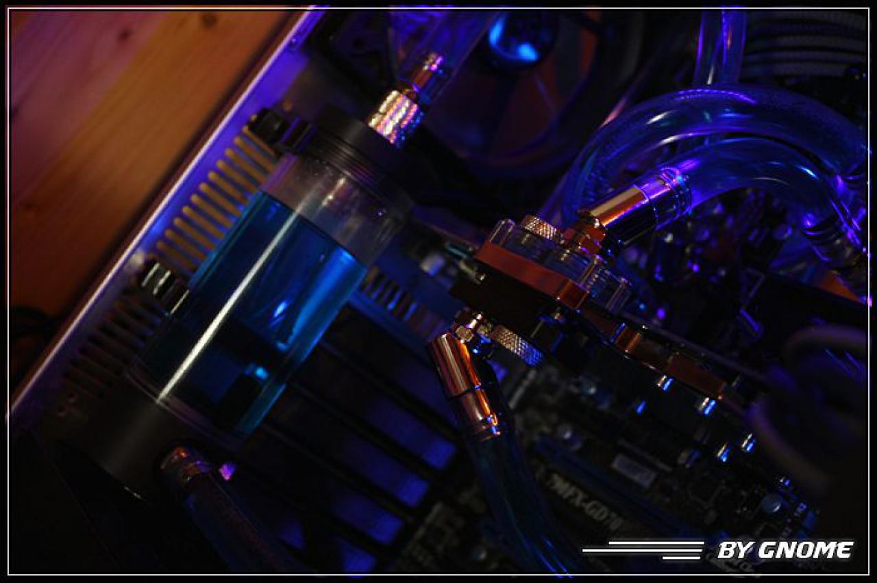 [19/11/2010] Black loves Aqua: Erstklassige Bilder der edlen Wakü-Casemod (55)
