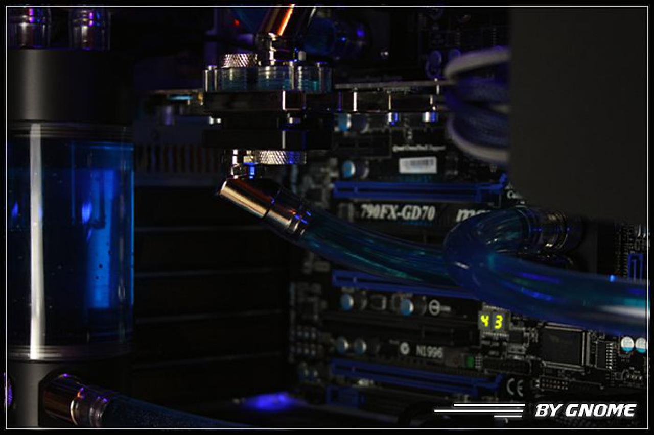[19/11/2010] Black loves Aqua: Erstklassige Bilder der edlen Wakü-Casemod (59)