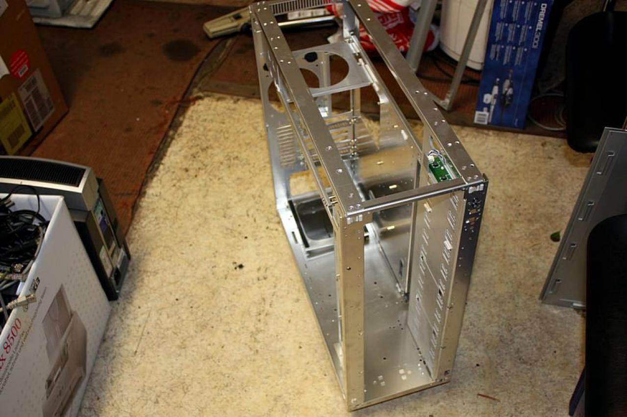 [12/11/2010] A New Era: Starke Lian-Li-Casemod mit Wasserkühlung (1)
