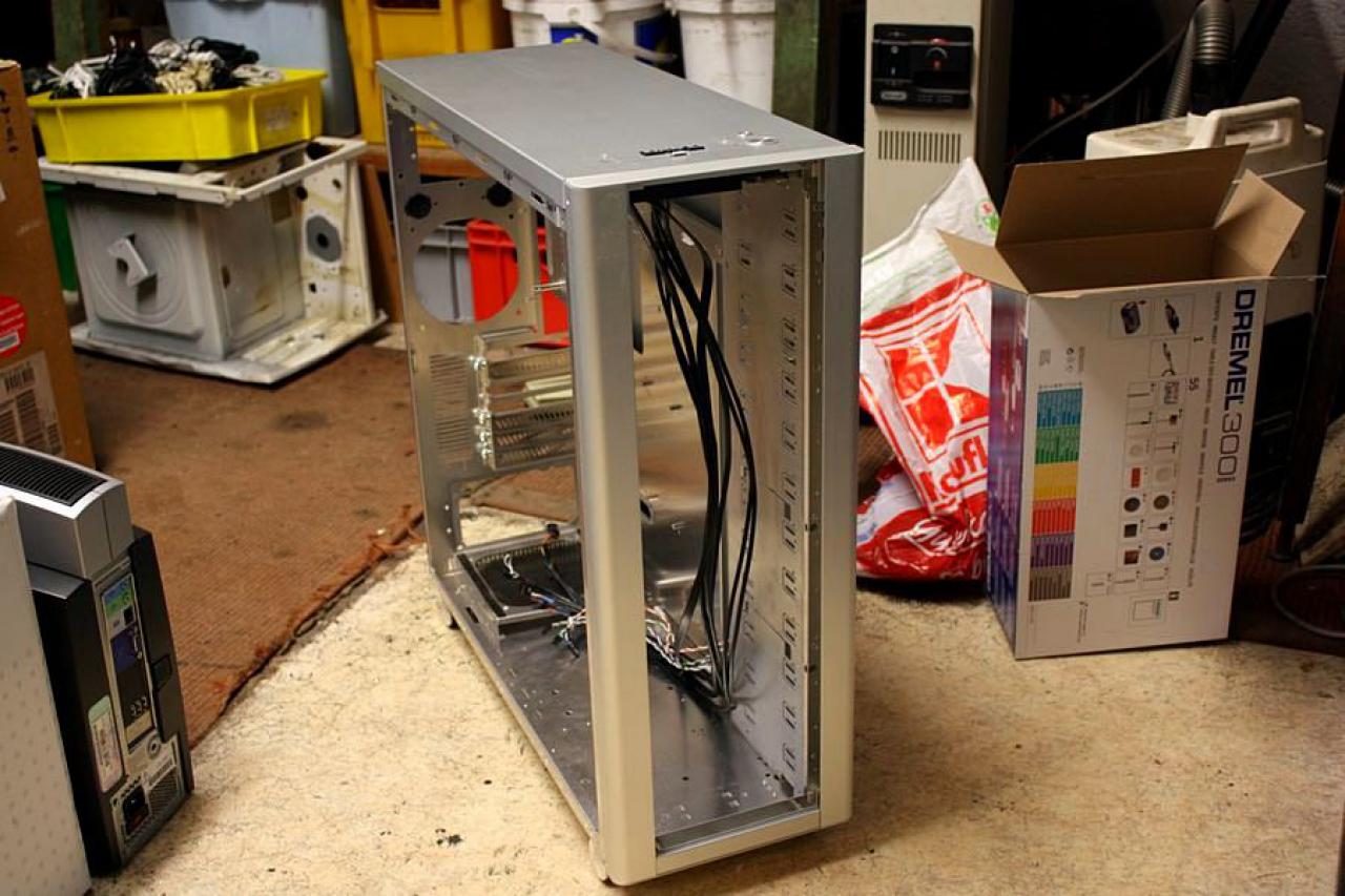 [12/11/2010] A New Era: Starke Lian-Li-Casemod mit Wasserkühlung (3)