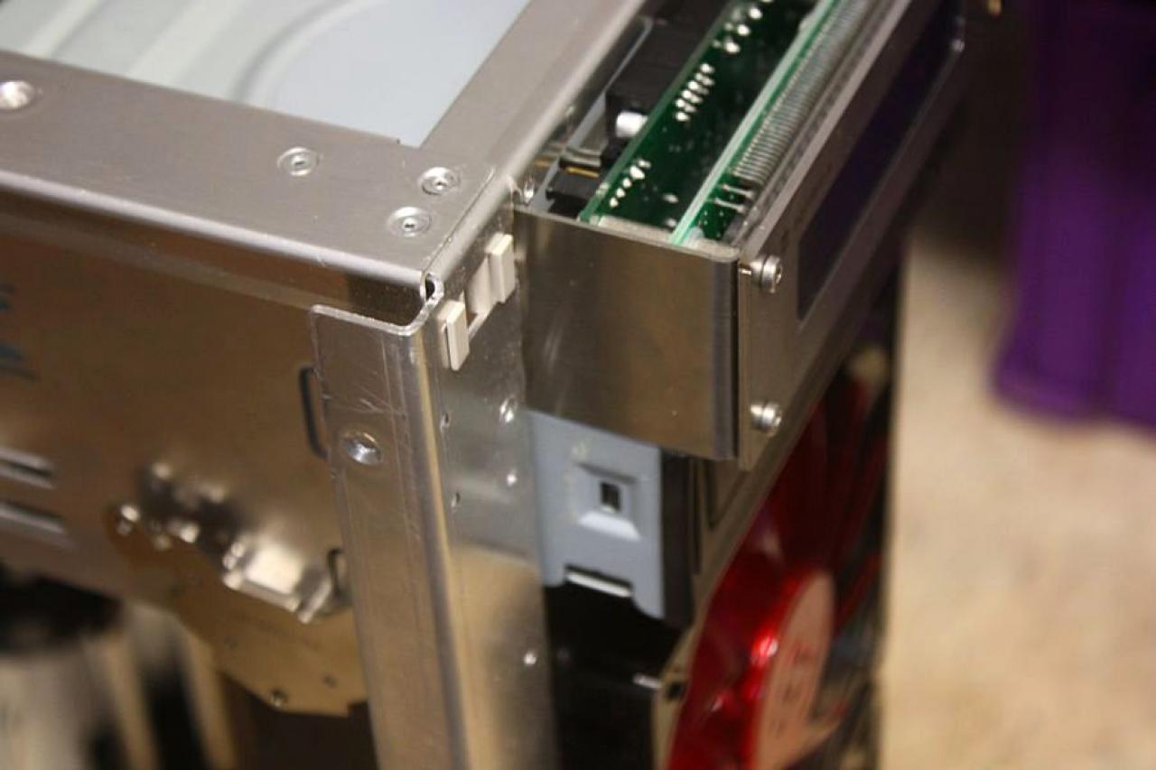 [12/11/2010] A New Era: Starke Lian-Li-Casemod mit Wasserkühlung (29)