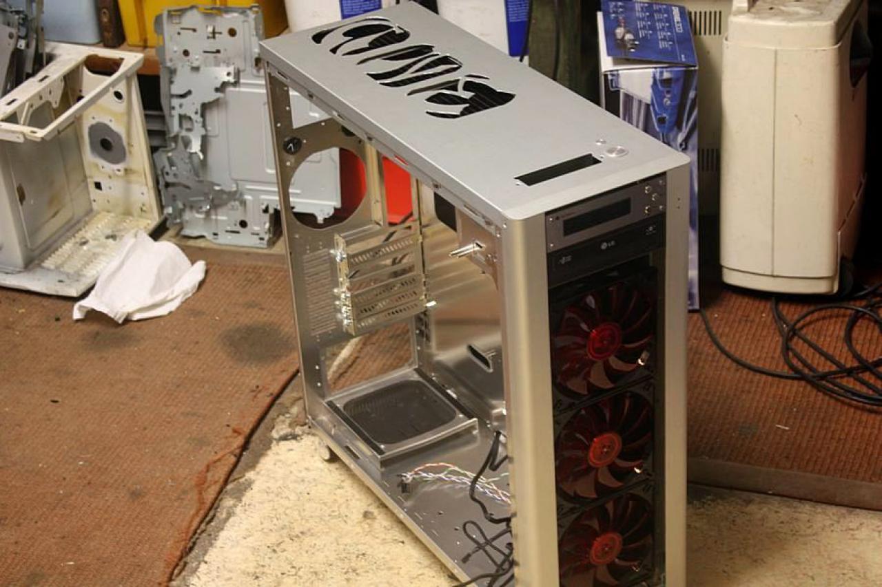 [12/11/2010] A New Era: Starke Lian-Li-Casemod mit Wasserkühlung (31)