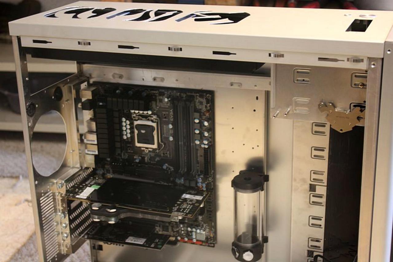 [12/11/2010] A New Era: Starke Lian-Li-Casemod mit Wasserkühlung (40)