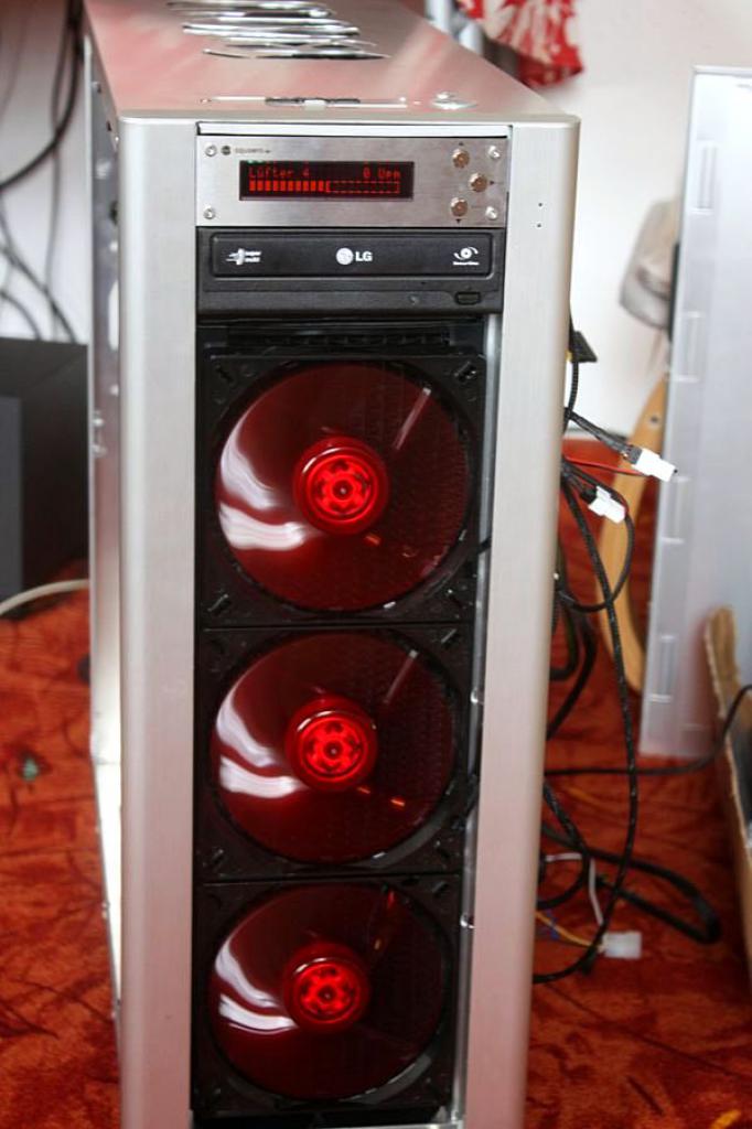 [12/11/2010] A New Era: Starke Lian-Li-Casemod mit Wasserkühlung (45)