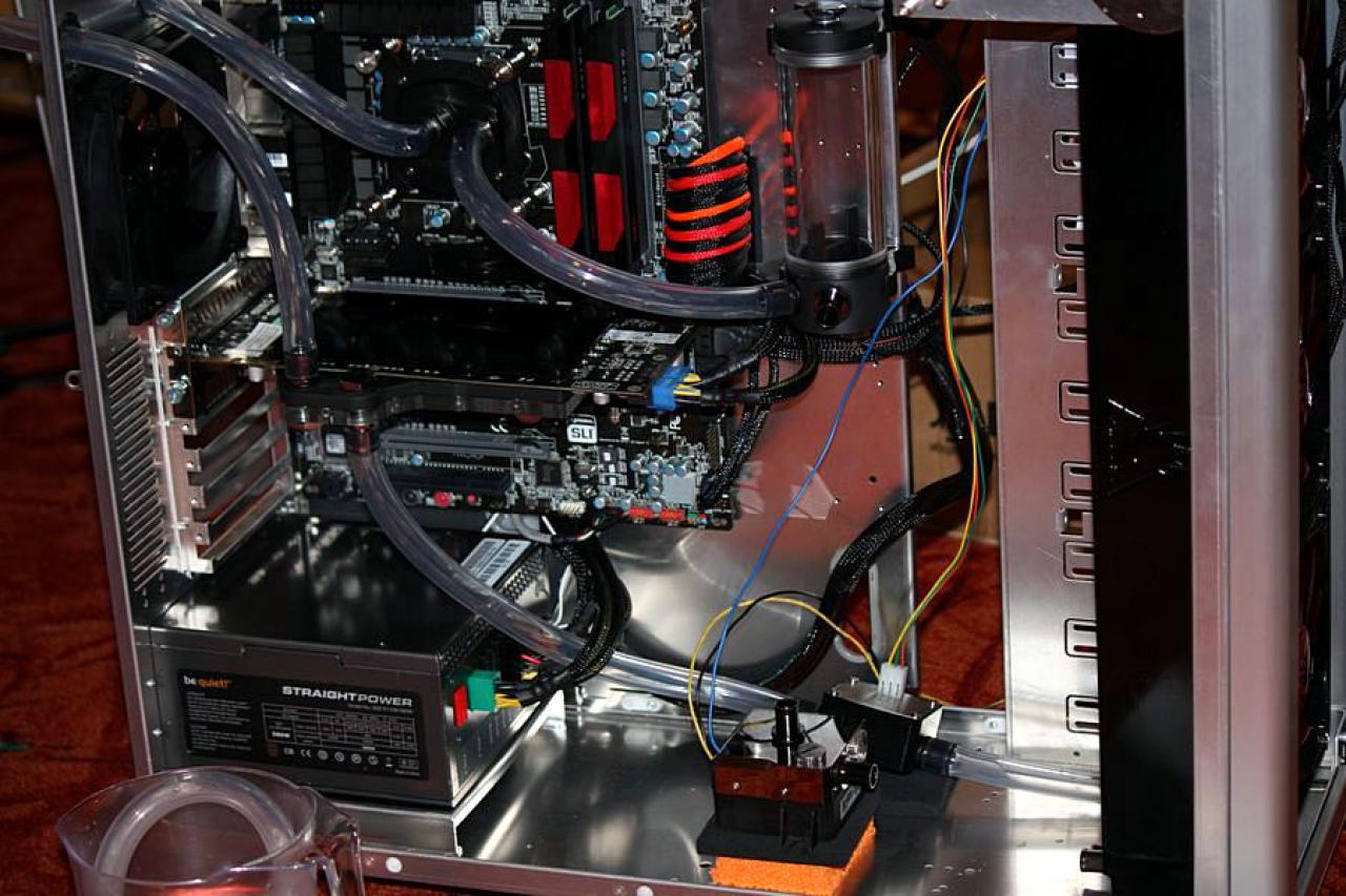 [12/11/2010] A New Era: Starke Lian-Li-Casemod mit Wasserkühlung (49)