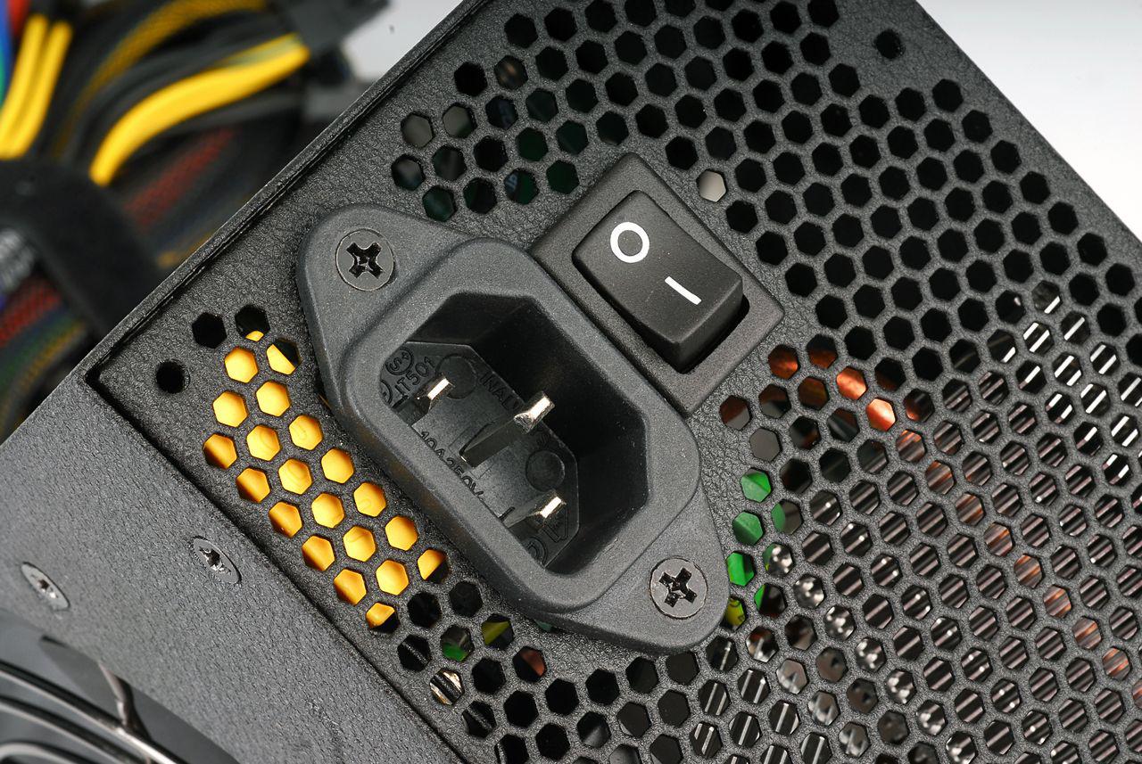 [11/11/2010] Zalman ZM1000-HP Plus (1)