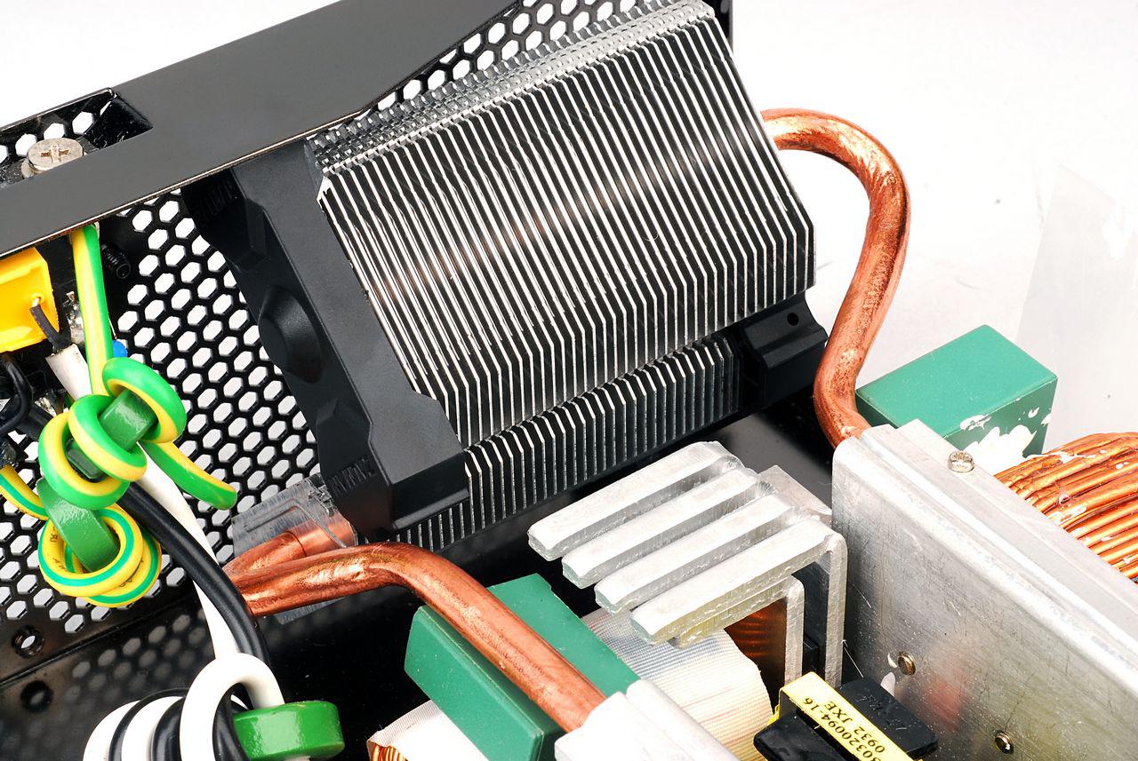 [11/11/2010] Zalman ZM850-HP Plus (18)