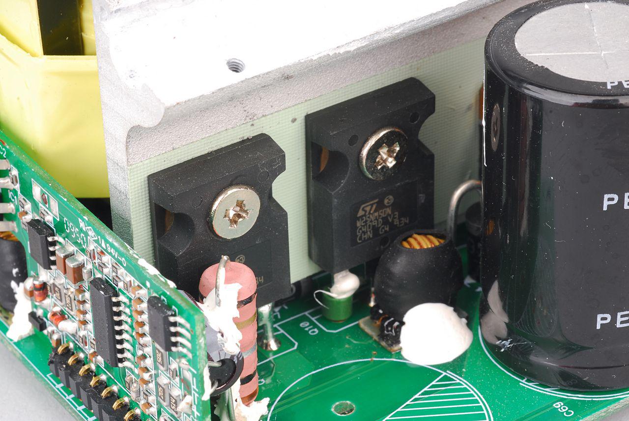 [11/11/2010] Zalman ZM850-HP Plus (23)
