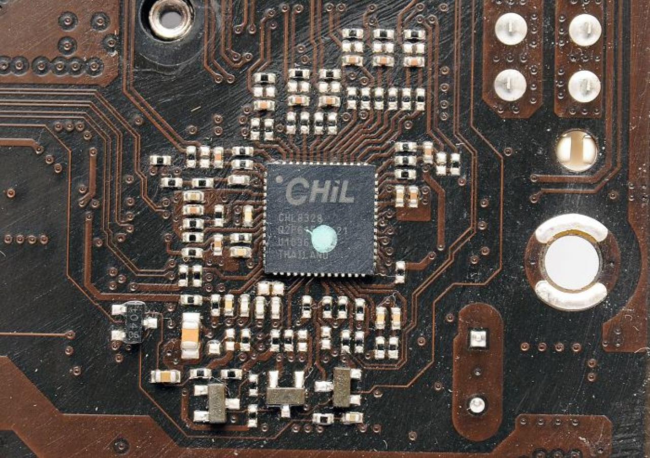 [20/12/2010] Asrock P67 Extreme6: Detailfotos des Sandy Bridge-Mainboards veröffentlicht (5)