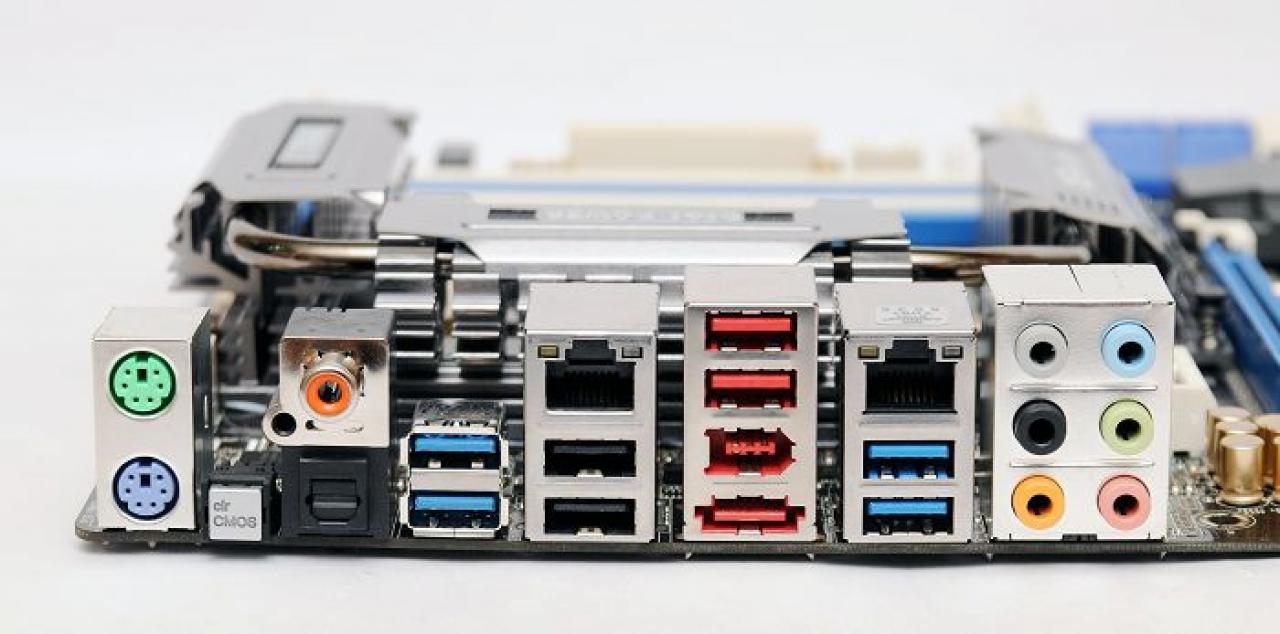 [20/12/2010] Asrock P67 Extreme6: Detailfotos des Sandy Bridge-Mainboards veröffentlicht (6)