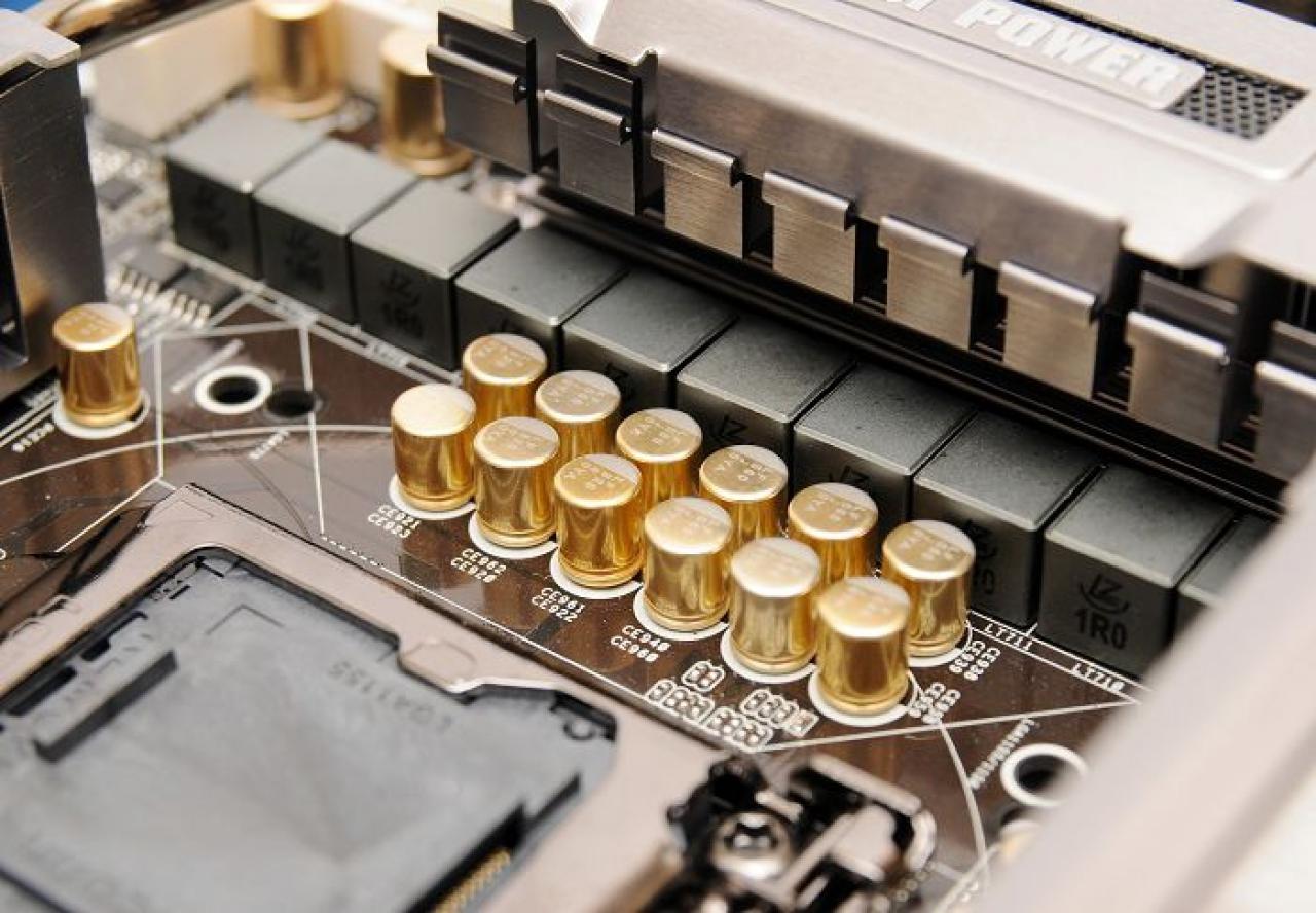 [20/12/2010] Asrock P67 Extreme6: Detailfotos des Sandy Bridge-Mainboards veröffentlicht (7)