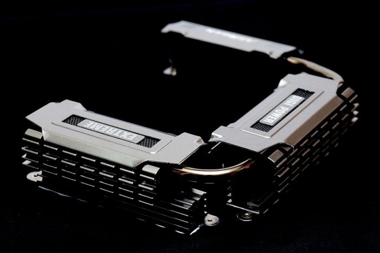 [20/12/2010] Asrock P67 Extreme6: Detailfotos des Sandy Bridge-Mainboards veröffentlicht (22)